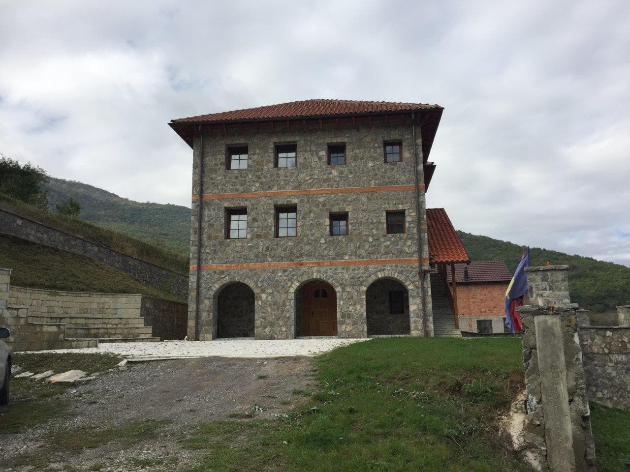 Photo 1
